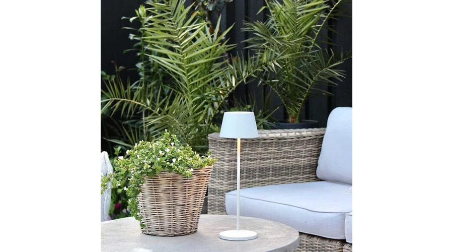 Modi-batteri-bordlampe-hvid-LOOM-Design-credit-Kirsten-Skovbon-photo-styling-1.w610.h610.fill